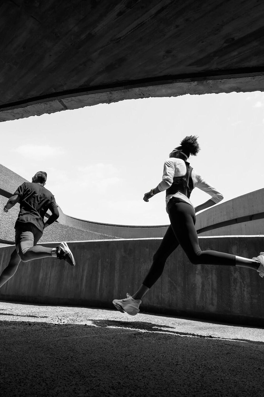 Pple Watch Ultra Gps + Cellular Smartwatch - Rugged Titanium - Image 4