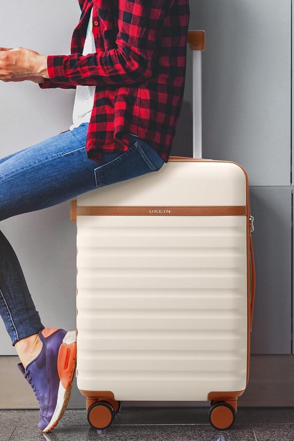 Ukein -Piece Luggage Set With Spner Wheels - Image 8