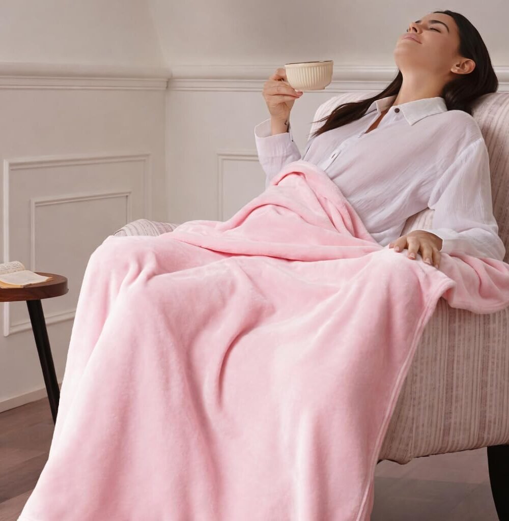 Vel Ultra-Soft Irplane Blanket With Eye Mask - Image 5